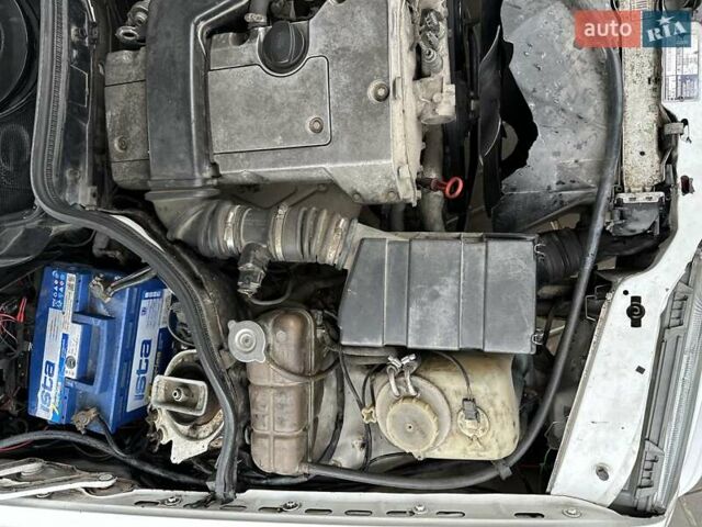 Белый Мерседес Е-Класс, объемом двигателя 2 л и пробегом 418 тыс. км за 2750 $, фото 39 на Automoto.ua