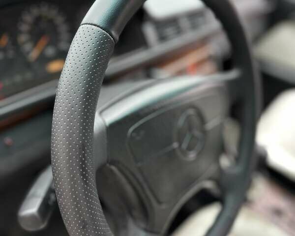 Белый Мерседес Е-Класс, объемом двигателя 2 л и пробегом 418 тыс. км за 2750 $, фото 30 на Automoto.ua