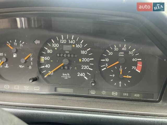 Белый Мерседес Е-Класс, объемом двигателя 2.2 л и пробегом 570 тыс. км за 3200 $, фото 6 на Automoto.ua