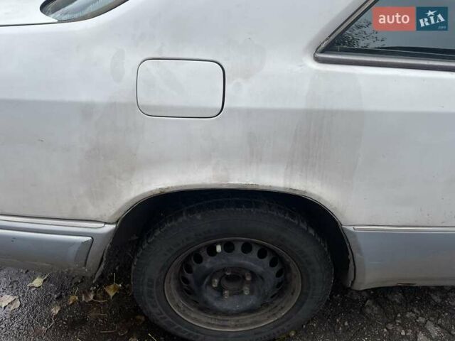 Белый Мерседес Е-Класс, объемом двигателя 2.2 л и пробегом 570 тыс. км за 3200 $, фото 13 на Automoto.ua