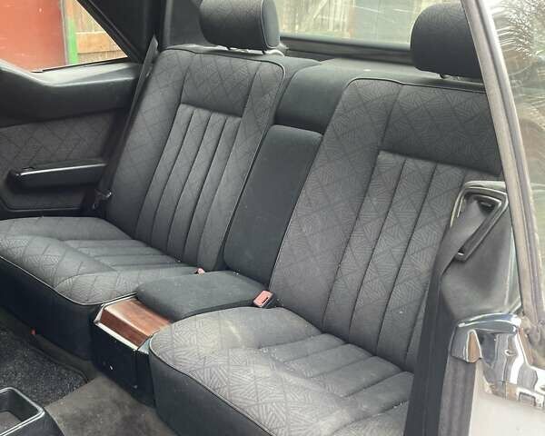 Белый Мерседес Е-Класс, объемом двигателя 2.2 л и пробегом 570 тыс. км за 3200 $, фото 9 на Automoto.ua