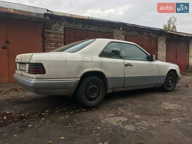 Белый Мерседес Е-Класс, объемом двигателя 2.2 л и пробегом 570 тыс. км за 3200 $, фото 1 на Automoto.ua