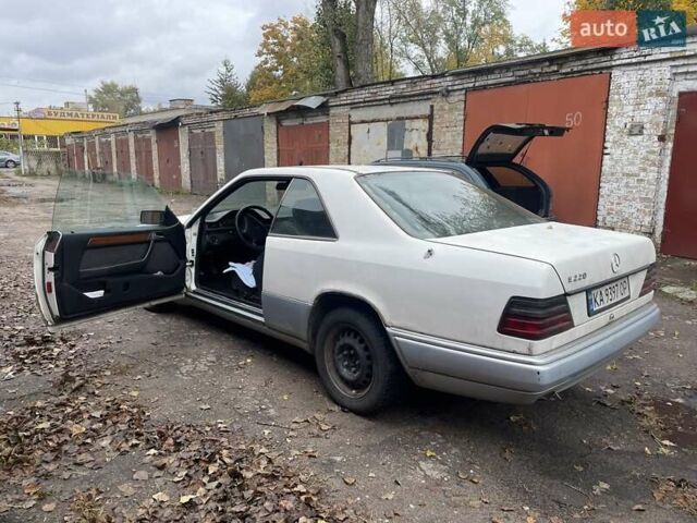 Белый Мерседес Е-Класс, объемом двигателя 2.2 л и пробегом 570 тыс. км за 3200 $, фото 7 на Automoto.ua