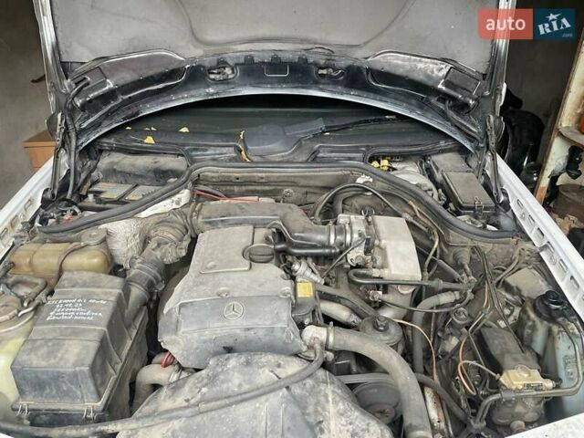 Белый Мерседес Е-Класс, объемом двигателя 2.2 л и пробегом 570 тыс. км за 3200 $, фото 10 на Automoto.ua