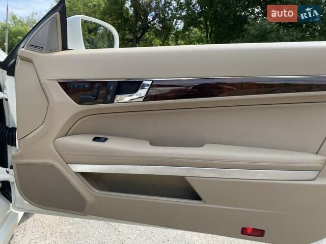 Белый Мерседес Е-Класс, объемом двигателя 3.5 л и пробегом 64 тыс. км за 19000 $, фото 26 на Automoto.ua