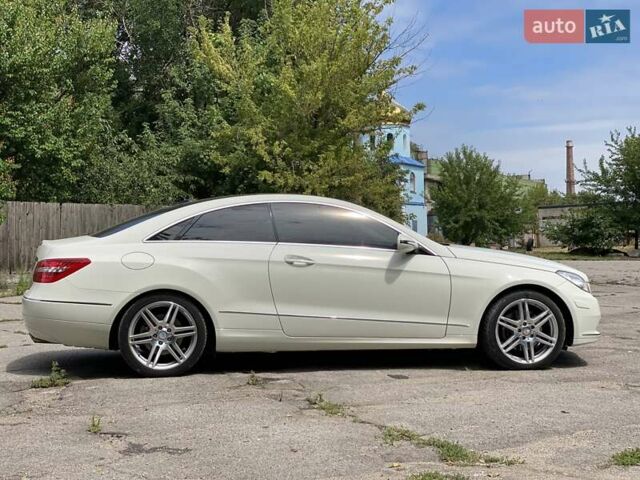 Белый Мерседес Е-Класс, объемом двигателя 3.5 л и пробегом 64 тыс. км за 19000 $, фото 3 на Automoto.ua