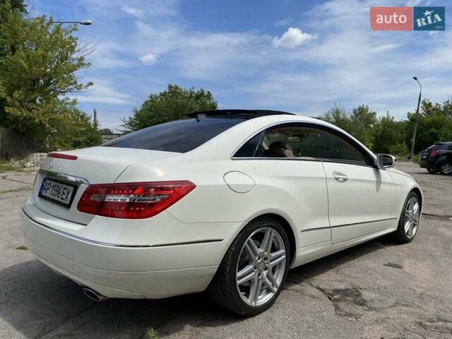 Белый Мерседес Е-Класс, объемом двигателя 3.5 л и пробегом 64 тыс. км за 19000 $, фото 18 на Automoto.ua
