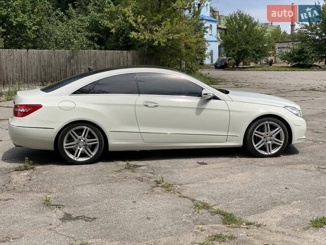 Белый Мерседес Е-Класс, объемом двигателя 3.5 л и пробегом 64 тыс. км за 19000 $, фото 4 на Automoto.ua