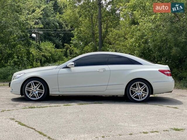 Белый Мерседес Е-Класс, объемом двигателя 3.5 л и пробегом 64 тыс. км за 19000 $, фото 10 на Automoto.ua