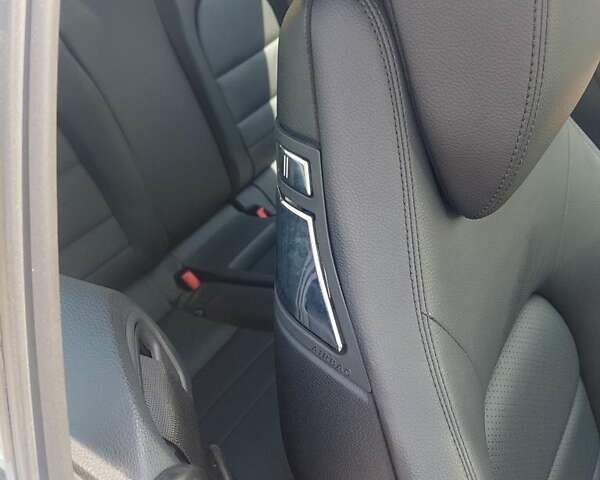 Мерседес Е-Класс 2011 в Киеве на Automoto.ua Белый Мерседес Е-Класс, объемом двигателя 1.8 л и пробегом 103 тыс. км за 15500 $, фото 8 на Automoto.ua