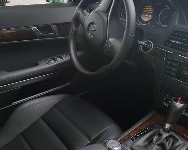 Мерседес Е-Класс 2011 в Киеве на Automoto.ua Белый Мерседес Е-Класс, объемом двигателя 1.8 л и пробегом 103 тыс. км за 15500 $, фото 6 на Automoto.ua