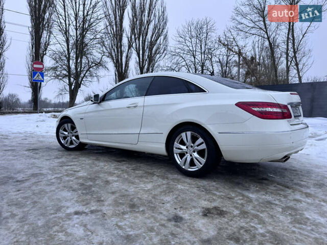 Белый Мерседес Е-Класс, объемом двигателя 1.8 л и пробегом 242 тыс. км за 10999 $, фото 10 на Automoto.ua
