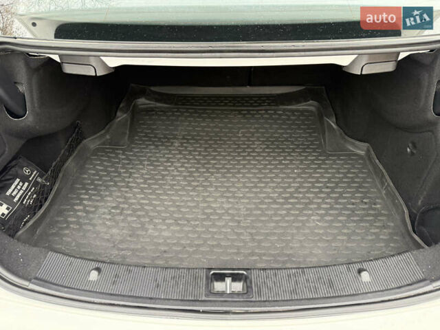 Белый Мерседес Е-Класс, объемом двигателя 2.2 л и пробегом 158 тыс. км за 13300 $, фото 78 на Automoto.ua