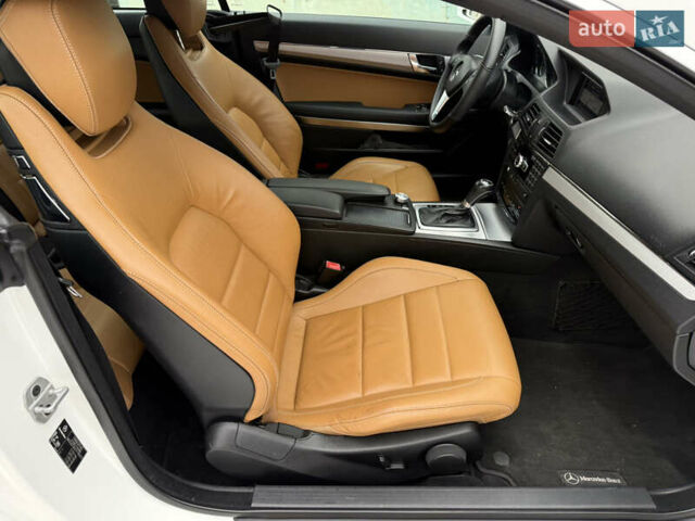 Белый Мерседес Е-Класс, объемом двигателя 2.2 л и пробегом 158 тыс. км за 13300 $, фото 70 на Automoto.ua