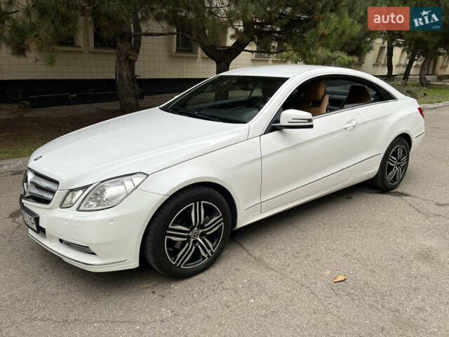 Белый Мерседес Е-Класс, объемом двигателя 2.2 л и пробегом 158 тыс. км за 13000 $, фото 61 на Automoto.ua