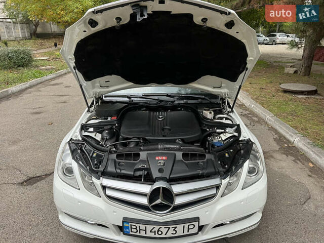 Белый Мерседес Е-Класс, объемом двигателя 2.2 л и пробегом 158 тыс. км за 13000 $, фото 28 на Automoto.ua