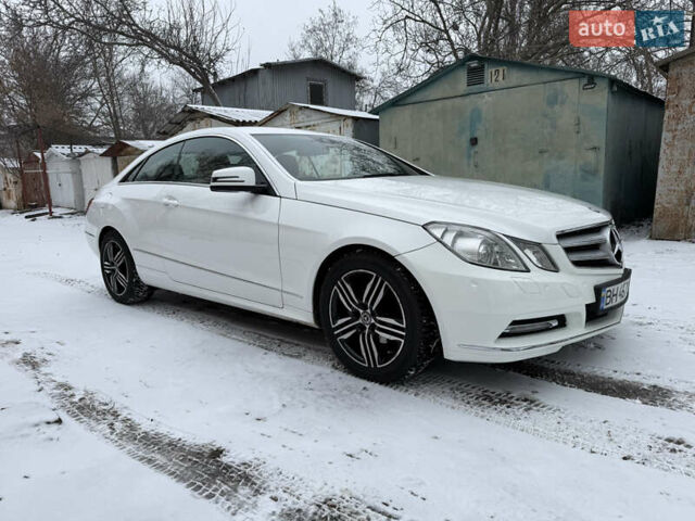Белый Мерседес Е-Класс, объемом двигателя 2.2 л и пробегом 158 тыс. км за 13300 $, фото 9 на Automoto.ua