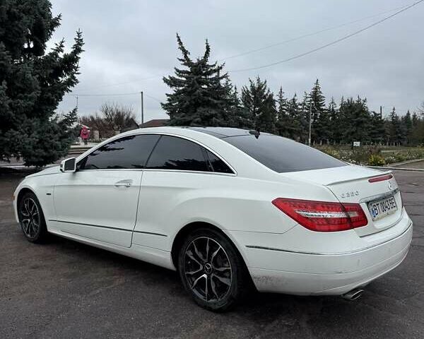 Белый Мерседес Е-Класс, объемом двигателя 3.5 л и пробегом 123 тыс. км за 21000 $, фото 5 на Automoto.ua