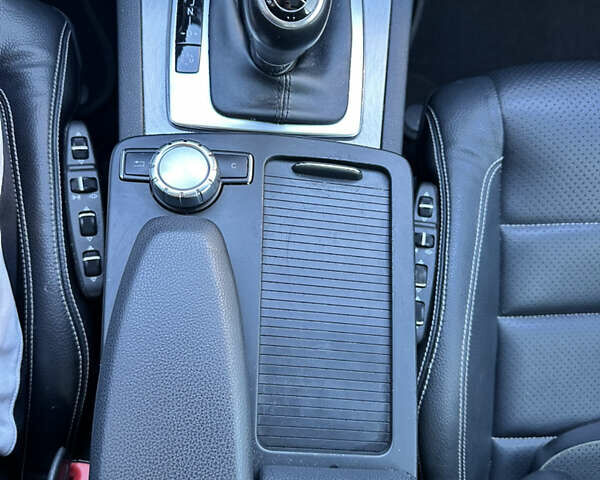 Белый Мерседес Е-Класс, объемом двигателя 1.8 л и пробегом 115 тыс. км за 15000 $, фото 23 на Automoto.ua