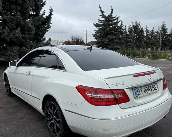 Белый Мерседес Е-Класс, объемом двигателя 3.5 л и пробегом 123 тыс. км за 21000 $, фото 3 на Automoto.ua