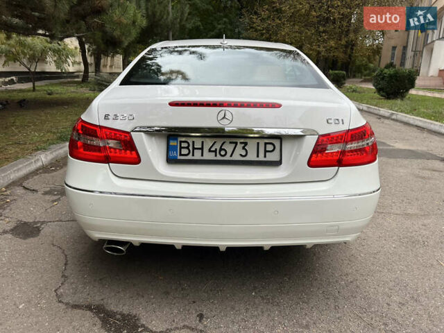 Белый Мерседес Е-Класс, объемом двигателя 2.2 л и пробегом 158 тыс. км за 13000 $, фото 14 на Automoto.ua