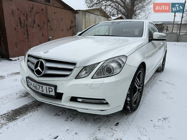 Белый Мерседес Е-Класс, объемом двигателя 2.2 л и пробегом 158 тыс. км за 13300 $, фото 4 на Automoto.ua