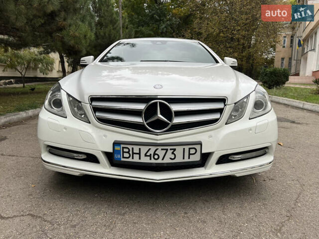 Белый Мерседес Е-Класс, объемом двигателя 2.2 л и пробегом 158 тыс. км за 13000 $, фото 6 на Automoto.ua
