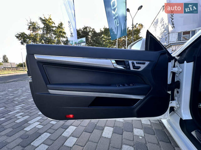 Белый Мерседес Е-Класс, объемом двигателя 1.8 л и пробегом 115 тыс. км за 15000 $, фото 15 на Automoto.ua