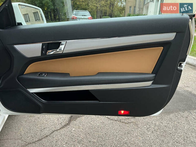 Белый Мерседес Е-Класс, объемом двигателя 2.2 л и пробегом 158 тыс. км за 13000 $, фото 54 на Automoto.ua