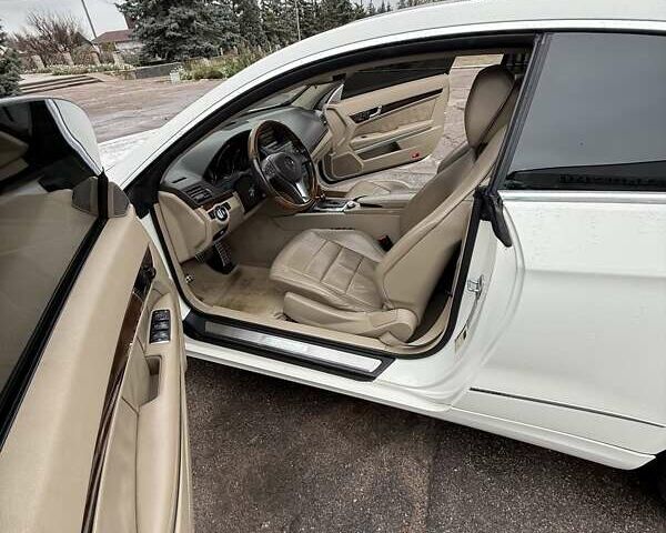 Белый Мерседес Е-Класс, объемом двигателя 3.5 л и пробегом 123 тыс. км за 21000 $, фото 13 на Automoto.ua