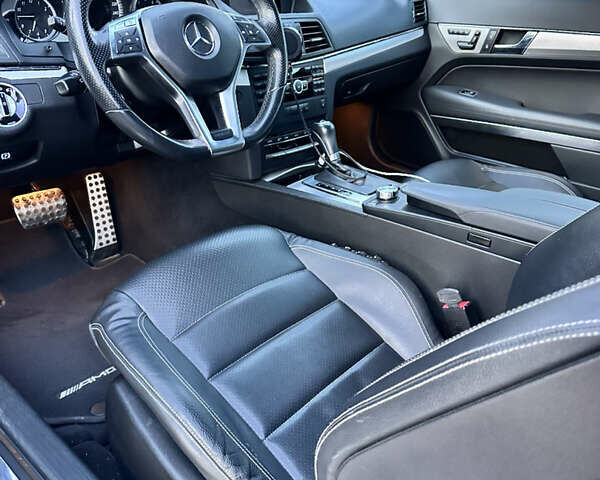 Белый Мерседес Е-Класс, объемом двигателя 1.8 л и пробегом 115 тыс. км за 15000 $, фото 25 на Automoto.ua