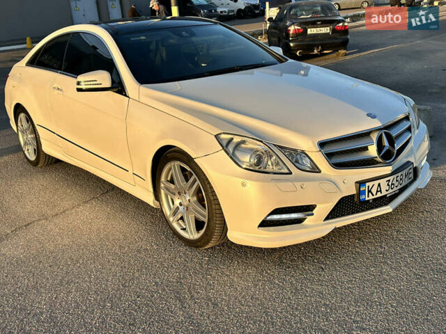 Белый Мерседес Е-Класс, объемом двигателя 1.8 л и пробегом 115 тыс. км за 15000 $, фото 5 на Automoto.ua