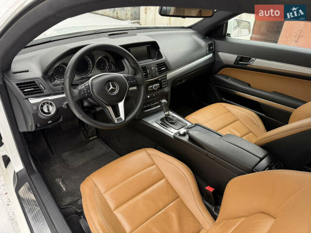 Белый Мерседес Е-Класс, объемом двигателя 2.2 л и пробегом 158 тыс. км за 13300 $, фото 54 на Automoto.ua