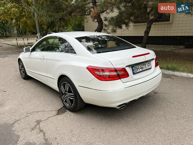 Белый Мерседес Е-Класс, объемом двигателя 2.2 л и пробегом 158 тыс. км за 13000 $, фото 8 на Automoto.ua
