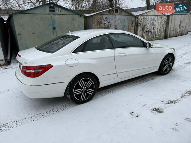 Белый Мерседес Е-Класс, объемом двигателя 2.2 л и пробегом 158 тыс. км за 13300 $, фото 14 на Automoto.ua