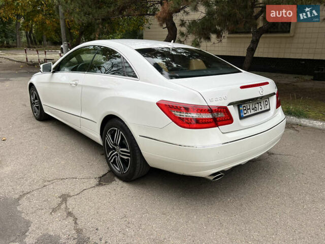 Белый Мерседес Е-Класс, объемом двигателя 2.2 л и пробегом 158 тыс. км за 13000 $, фото 13 на Automoto.ua