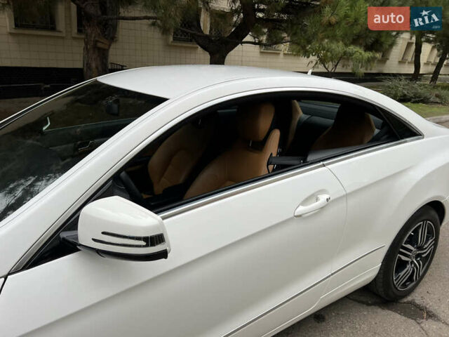 Белый Мерседес Е-Класс, объемом двигателя 2.2 л и пробегом 158 тыс. км за 13000 $, фото 63 на Automoto.ua
