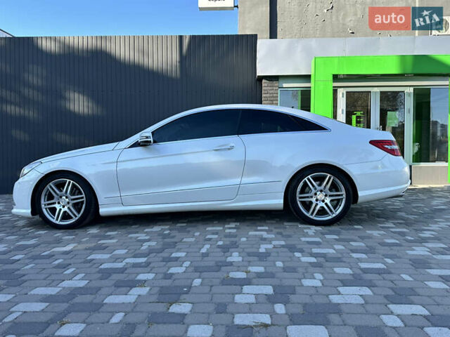 Белый Мерседес Е-Класс, объемом двигателя 1.8 л и пробегом 115 тыс. км за 15000 $, фото 7 на Automoto.ua
