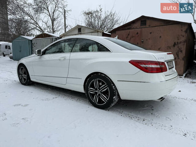 Белый Мерседес Е-Класс, объемом двигателя 2.2 л и пробегом 158 тыс. км за 13300 $, фото 29 на Automoto.ua