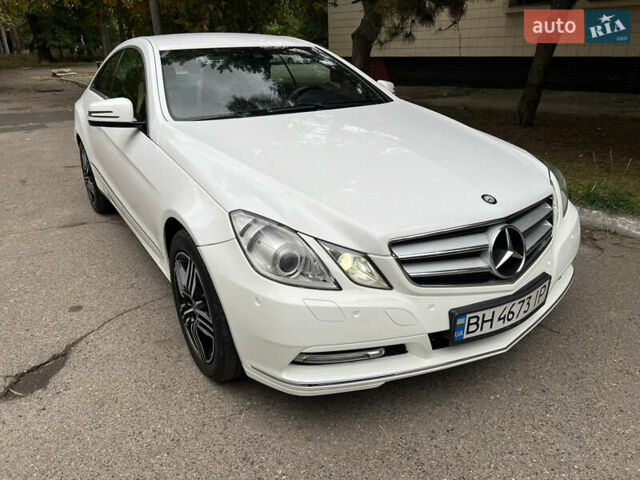 Белый Мерседес Е-Класс, объемом двигателя 2.2 л и пробегом 158 тыс. км за 13000 $, фото 23 на Automoto.ua