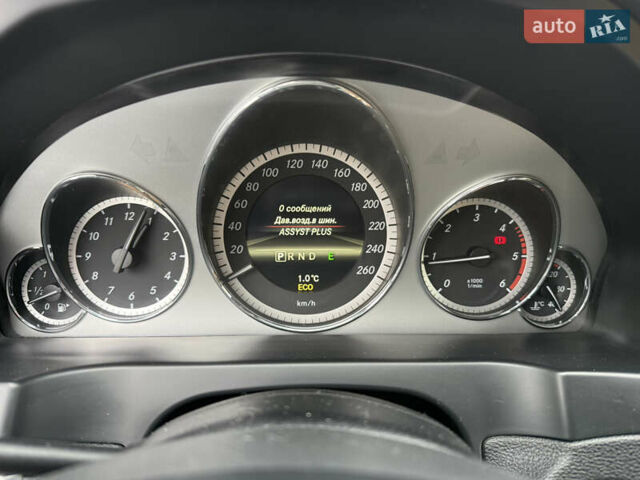 Белый Мерседес Е-Класс, объемом двигателя 2.2 л и пробегом 158 тыс. км за 13300 $, фото 38 на Automoto.ua