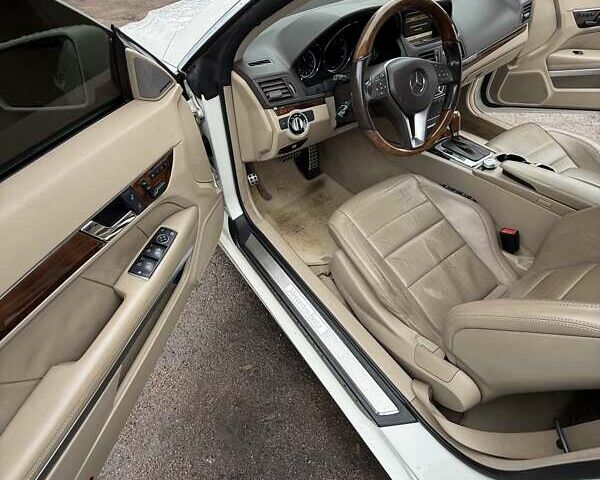 Белый Мерседес Е-Класс, объемом двигателя 3.5 л и пробегом 123 тыс. км за 21000 $, фото 14 на Automoto.ua