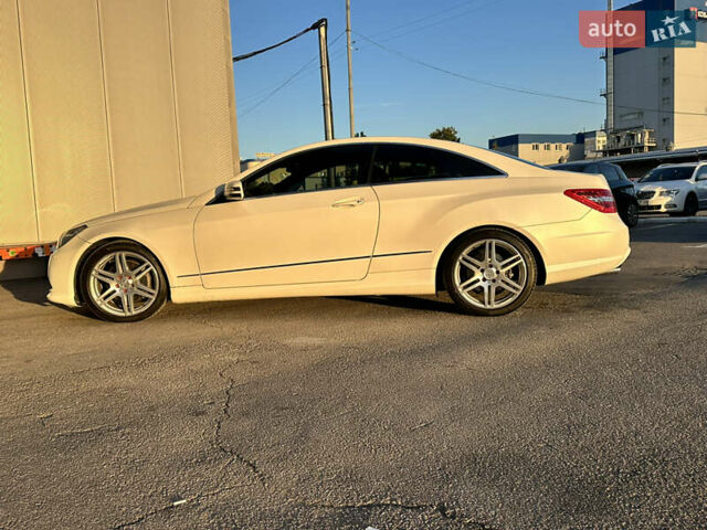 Белый Мерседес Е-Класс, объемом двигателя 1.8 л и пробегом 115 тыс. км за 15000 $, фото 4 на Automoto.ua