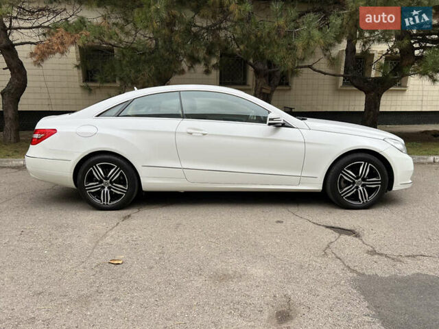 Белый Мерседес Е-Класс, объемом двигателя 2.2 л и пробегом 158 тыс. км за 13000 $, фото 17 на Automoto.ua