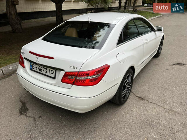 Белый Мерседес Е-Класс, объемом двигателя 2.2 л и пробегом 158 тыс. км за 13000 $, фото 19 на Automoto.ua