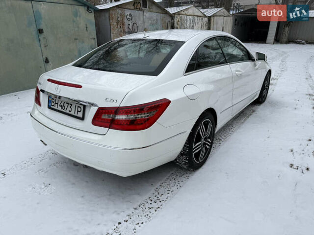 Белый Мерседес Е-Класс, объемом двигателя 2.2 л и пробегом 158 тыс. км за 13300 $, фото 16 на Automoto.ua