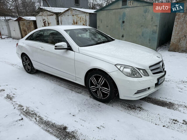 Белый Мерседес Е-Класс, объемом двигателя 2.2 л и пробегом 158 тыс. км за 13300 $, фото 8 на Automoto.ua