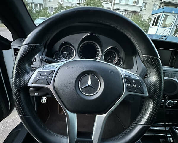 Белый Мерседес Е-Класс, объемом двигателя 1.8 л и пробегом 115 тыс. км за 15000 $, фото 12 на Automoto.ua