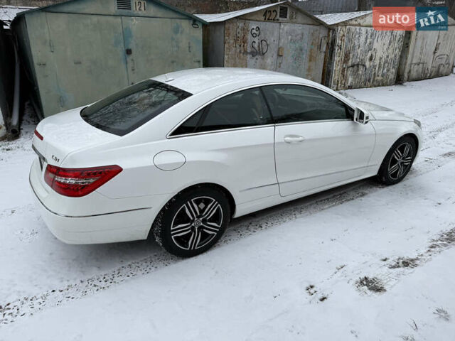 Белый Мерседес Е-Класс, объемом двигателя 2.2 л и пробегом 158 тыс. км за 13300 $, фото 15 на Automoto.ua