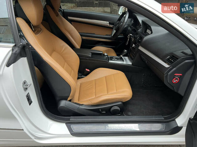 Белый Мерседес Е-Класс, объемом двигателя 2.2 л и пробегом 158 тыс. км за 13000 $, фото 55 на Automoto.ua